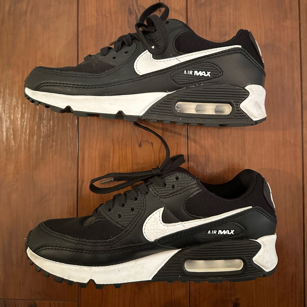 Nike Women’s Air Max 90